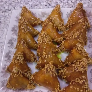 بريوات باللوز والعسل (12 حبة)