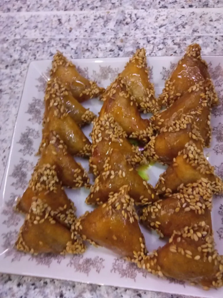 بريوات باللوز والعسل (12 حبة)